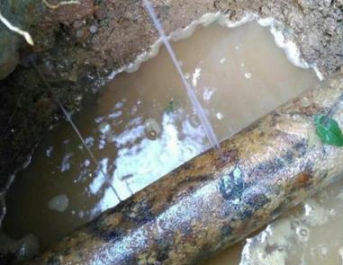 祁连楼顶渗水维修公司分享下地暖漏水的原因及检测方法。